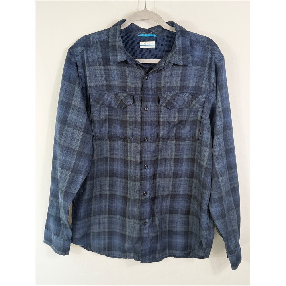 Columbia Omni Wick advanced evaporation Navy Plaid Button-Up Shirt. Men's Size M