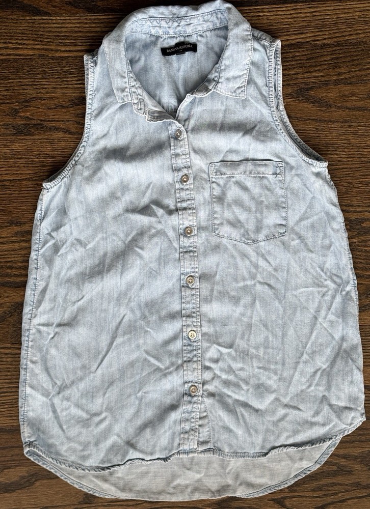 Banana Republic Women’s Light Wash Sleeveless Denim Shirt Size XS