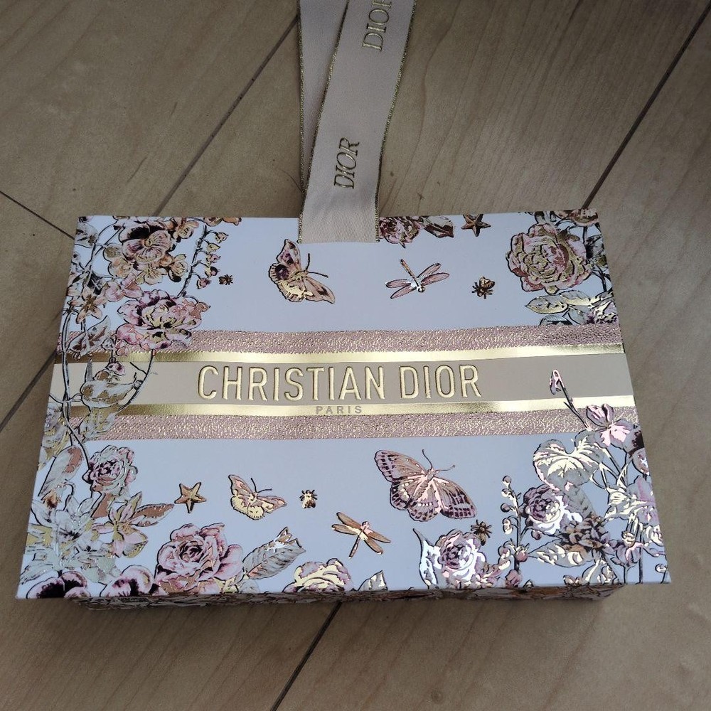 Dior gift bag dimensions 14cm x 19.5cm x 7cm