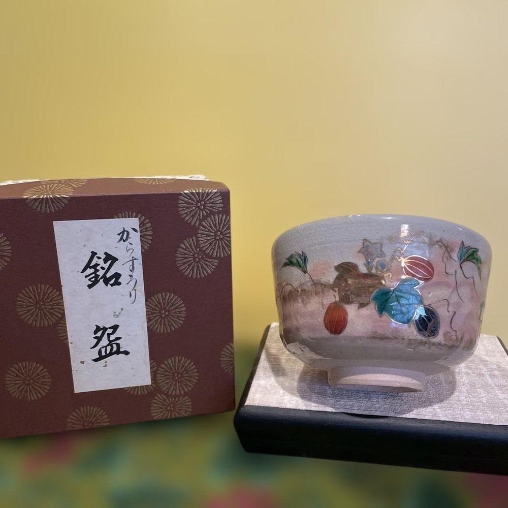 Kosen Tanaka Matcha Tea Bowl with Kintsugi Cracks & Carved Kakuregusa Design