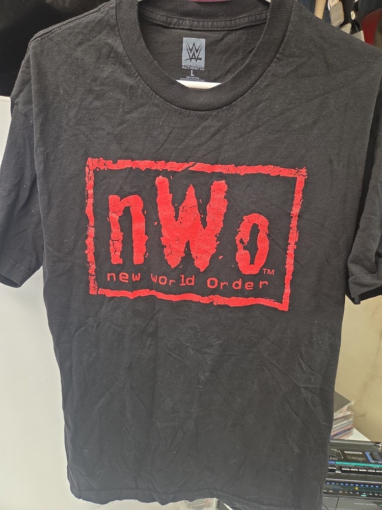 WWE New World Order Graphic T Shirt Men's Size L Black Short Sleeve Crew Neck