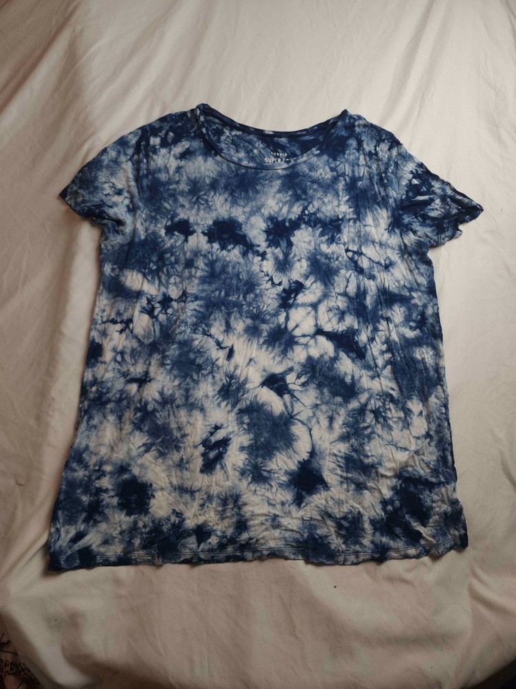 Torrid Super Soft Knit Shirt Top Womens Size 2X Blue Tie Dye Short Sleeve Casual