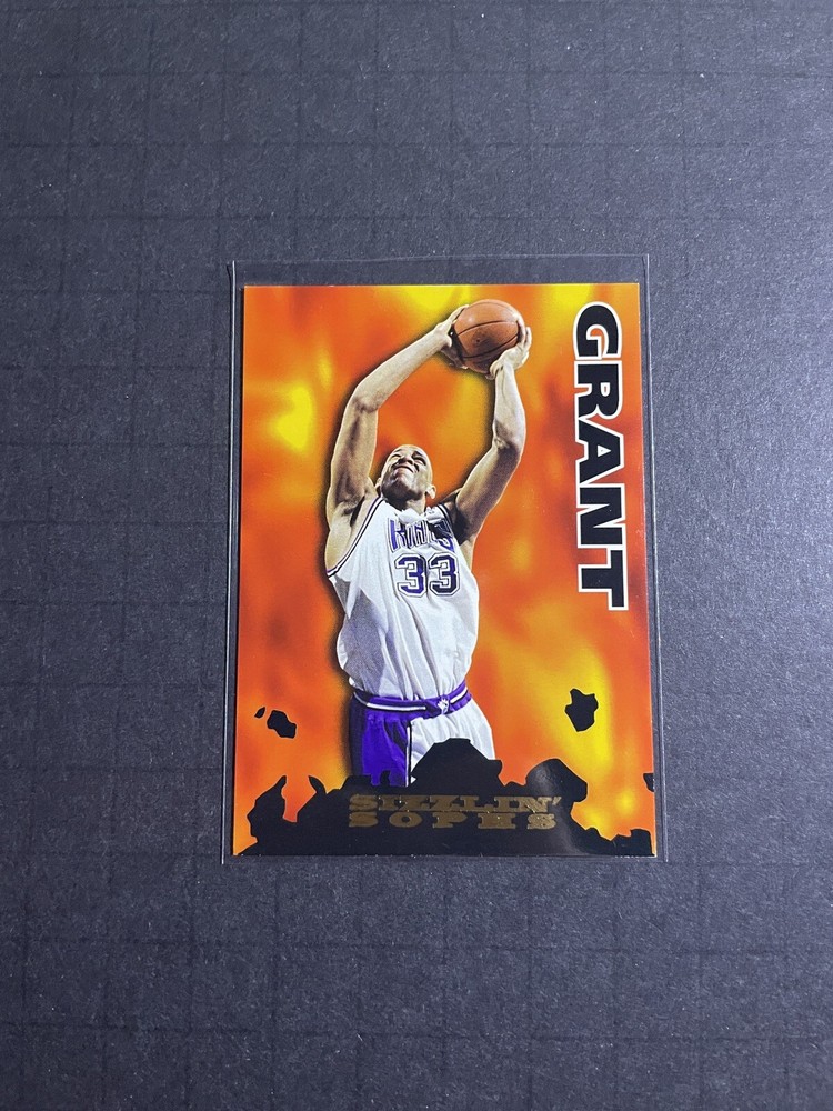 1995-96 NBA Hoops Brian Grant Sizzlin Sophs Card #198 - Sacramento Kings (2)