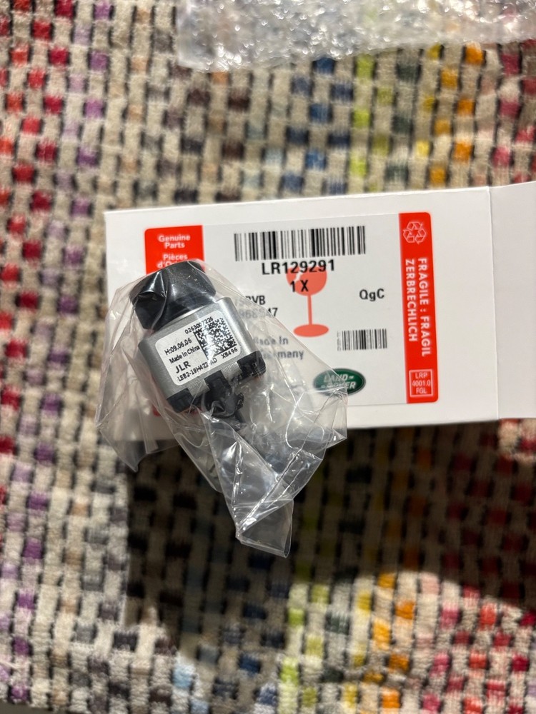 GENUINE Range Rover Front & Reverse Camera L8B2-19H422-AD LR129291