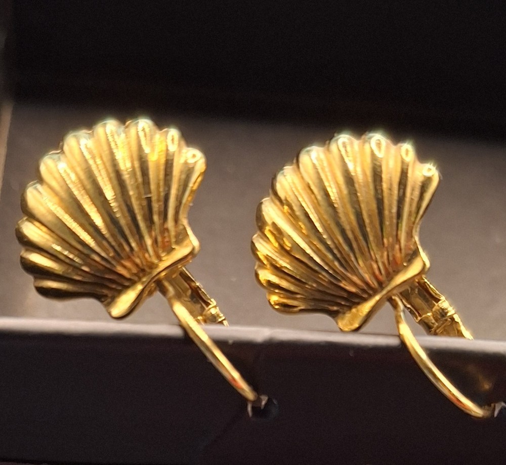 Vintage Gold Tone Shell Earrings