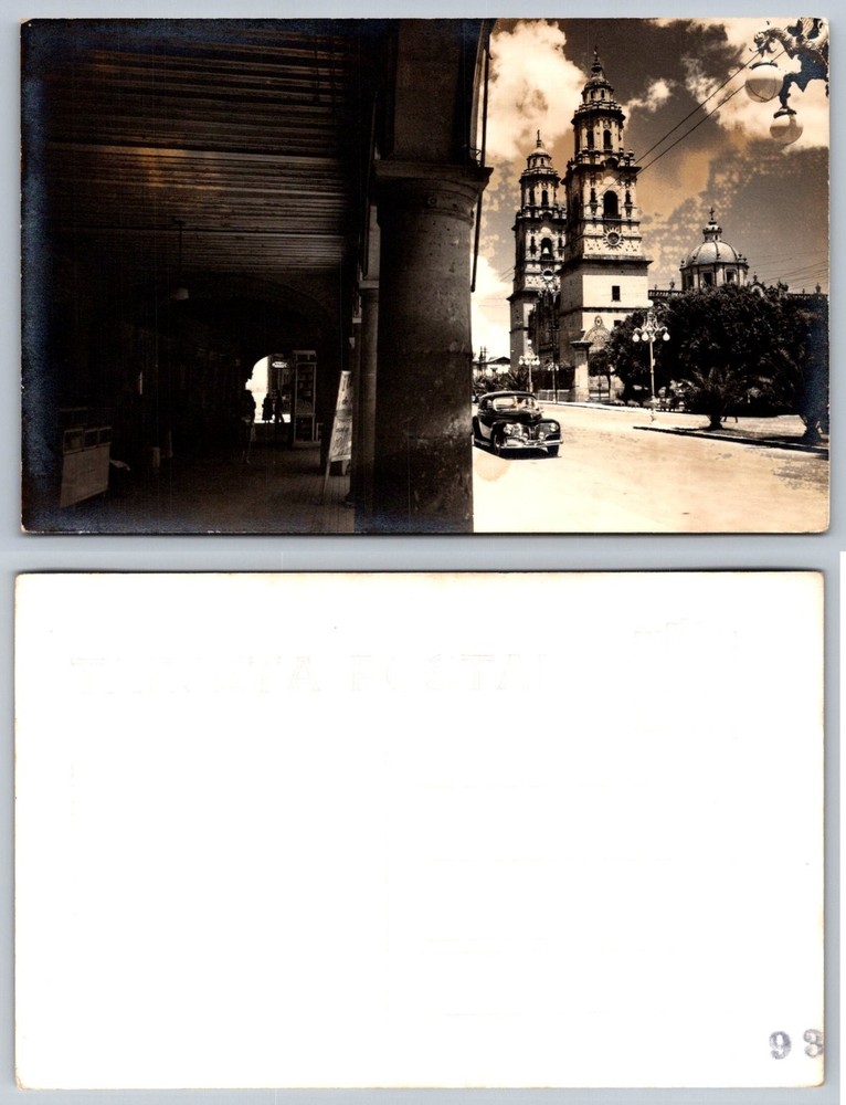Morelia Cathedral Mexico RPPC Vintage Car Street Scene Tarjeta Postal