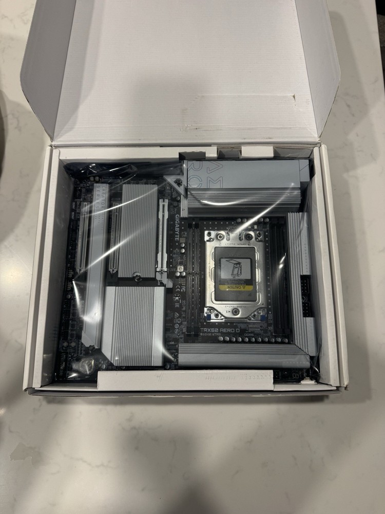 GIGABYTE TRX50 AERO D E-ATX AMD Socket sTR5 DDR5 SDRAM 4 DIMM M.2