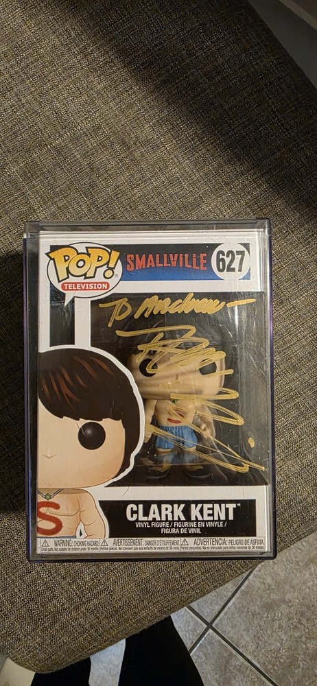 Funko Pop! Smallville SIGNED-Clark Kent  #627 JSA CERTIFIED With Protector