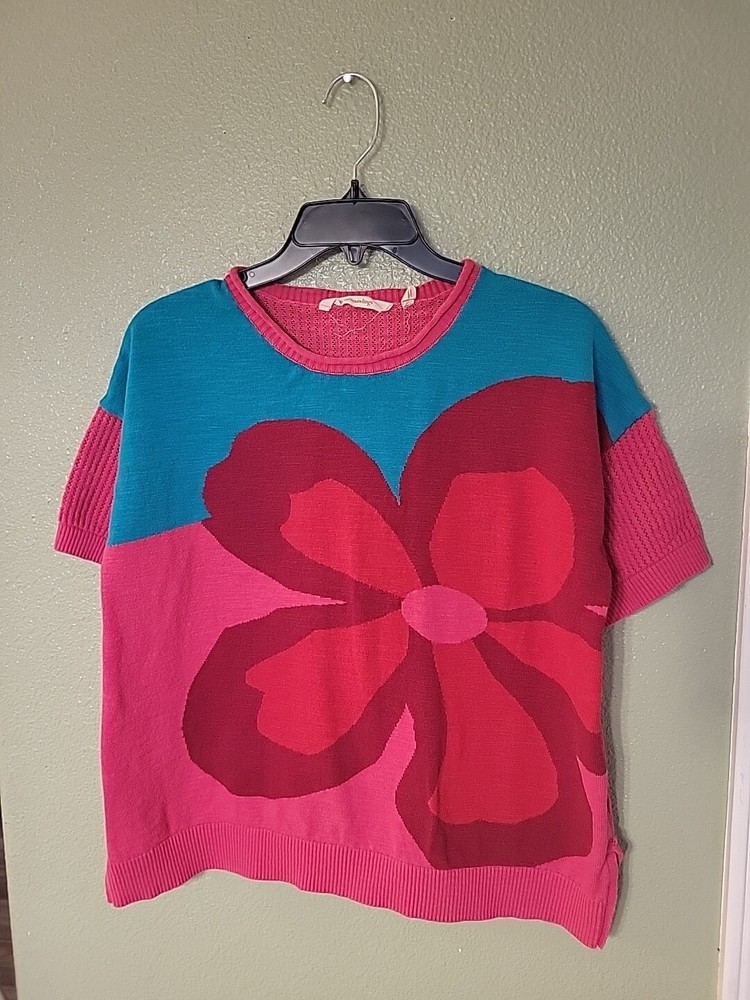 Soft Surroundings Top Womens Medium Petite Short Sleeve Sweater Flower Artistic