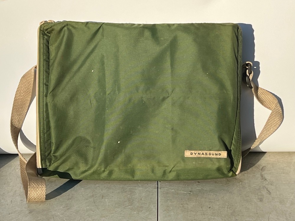 30 SLOT CASSETTE TAPE PORTABLE SOFT CASE STORAGE UNIT VERY80s VINTAGE DYNASOUND