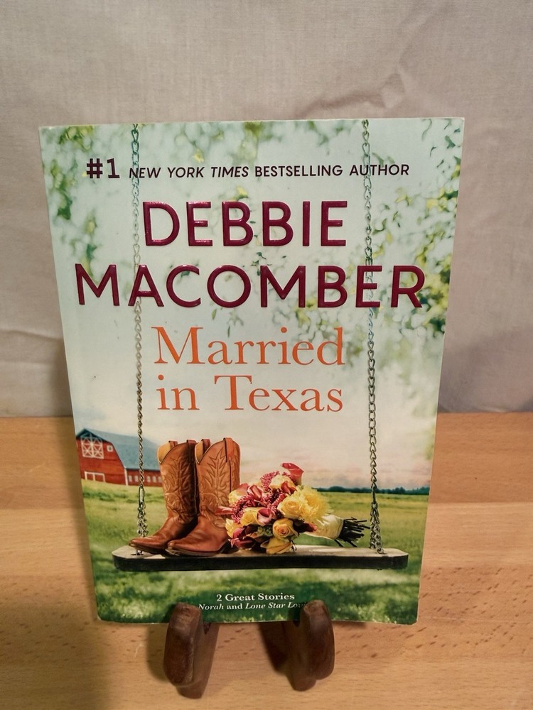 Married in Texas : A Novel by Debbie Macomber Pre Owned Paperback