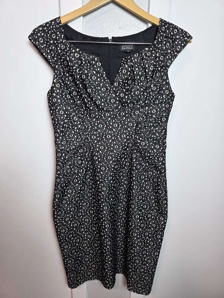 Adrianna Papell Size 6 Black White Lace Sheath Dress V-Neck Cocktail Wedding