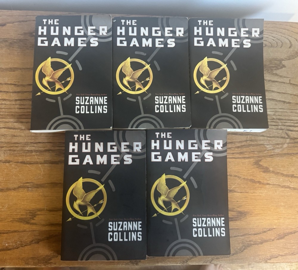 Lot of 5 The Hunger Games Class Set Suzanne Collins Paperback Books Class Set