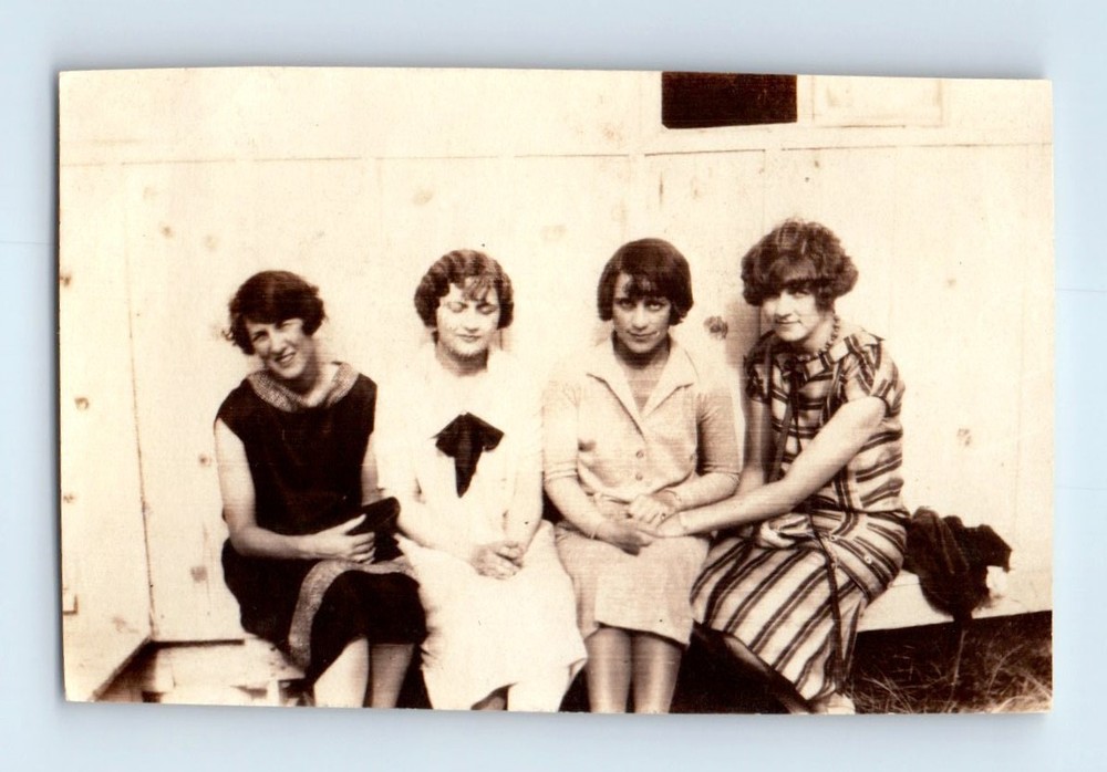 Old Vintage Photo FOURSOME GROUP LEGGY WOMEN SITTING OUTSIDE SNAPSHOT PIC