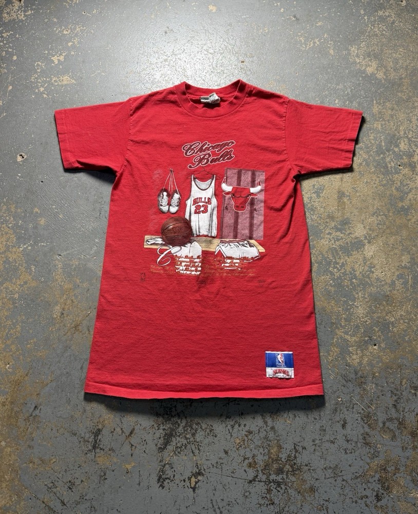 Vintage 90’s Chicago Bulls Nutmeg Michael Jordan Single Stitch Graphic Shirt (L)