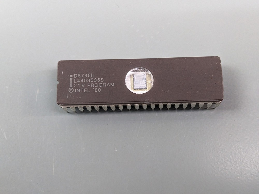 (2) Intel 8748 Microcontroller ICs ~ D8748H MCS-48 UV EPROM ~ Tested Good