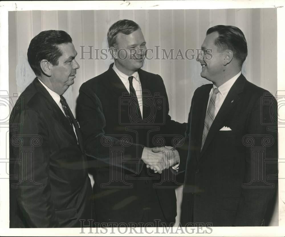 1962 Press Photo American Institute Of Banking Contest Winner Congratulated