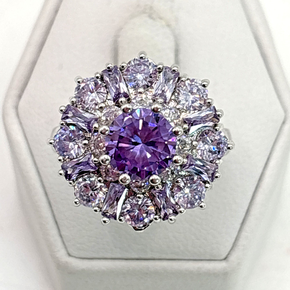 Stunning .925 Vintage Sterling Silver Estate Ring Size 7.75 with Purple stone