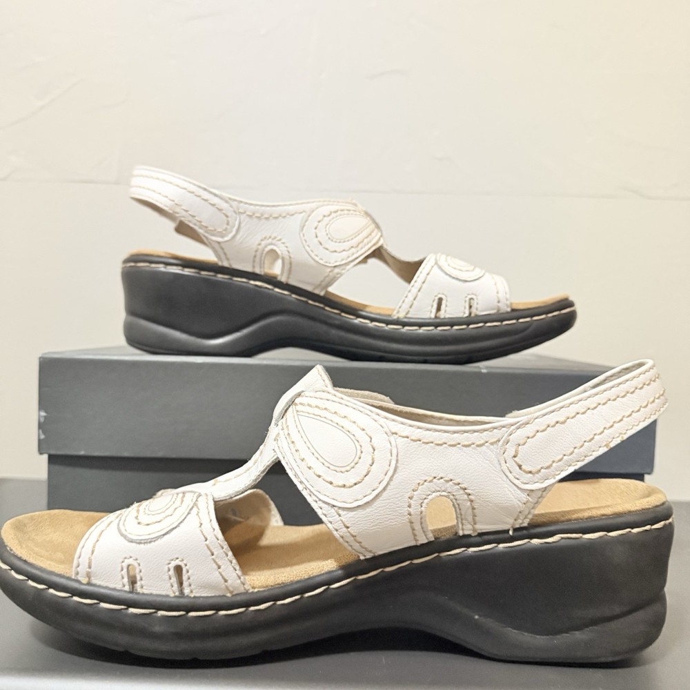 Clark's Women's Size 8 White Strappy Summer Sandals