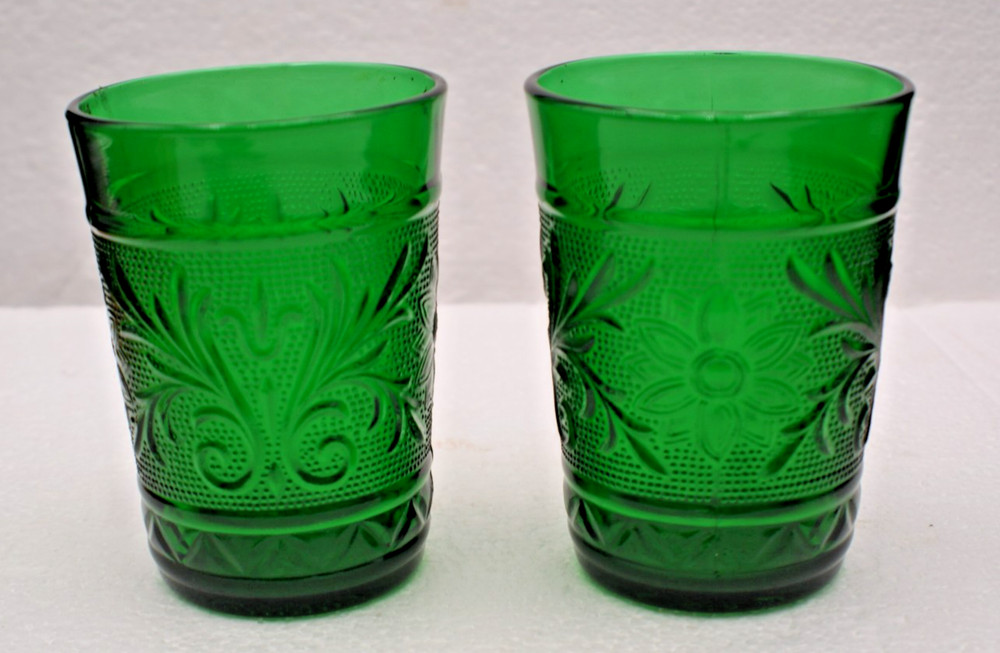 Vintage Set Of 2  ANCHOR HOCKING SANDWICH 4