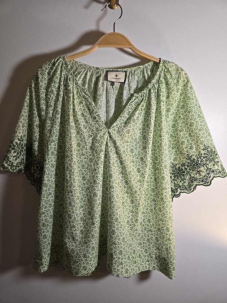 Tuckernuck Soft Cotton Embroidered Top Blouse Size L Green Floral