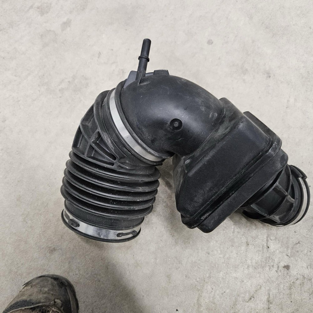 GM Air Duct Cleaner Outlet Duct Replacement Part 84878489