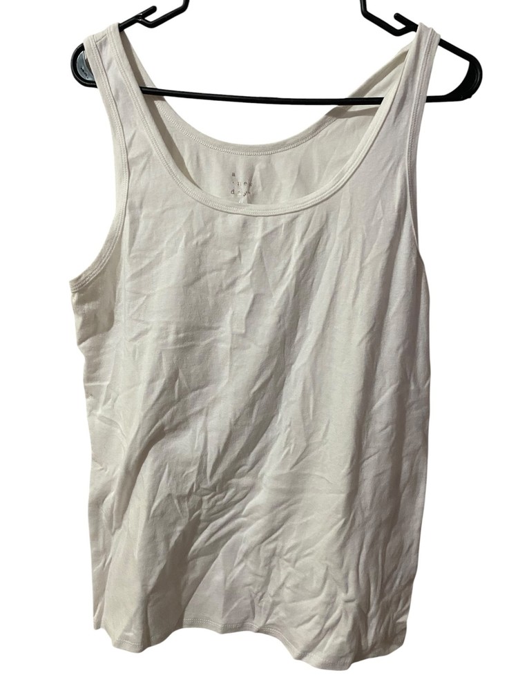 A New Day Women's XL White Tank Top Sleeveless Scoop Neck Stretch Casual Basic