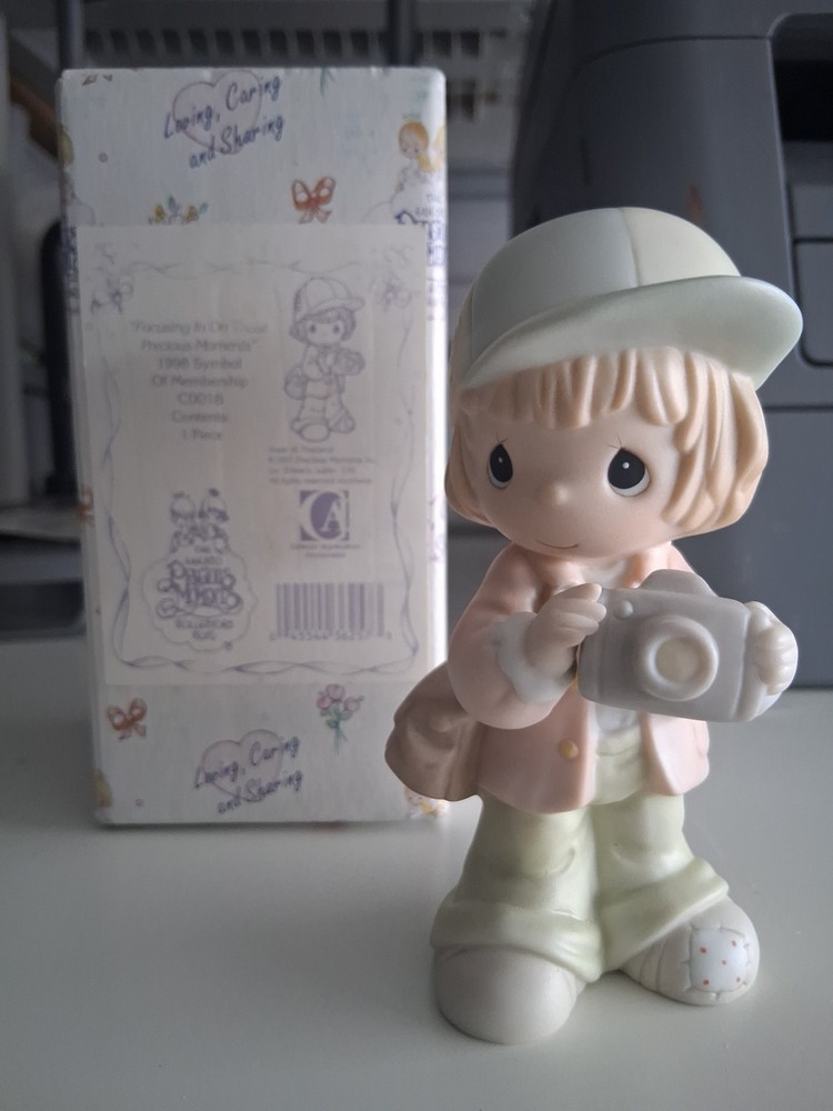Precious Moments Focusing In On Those Precious Moments Figurine Porcelain C0018