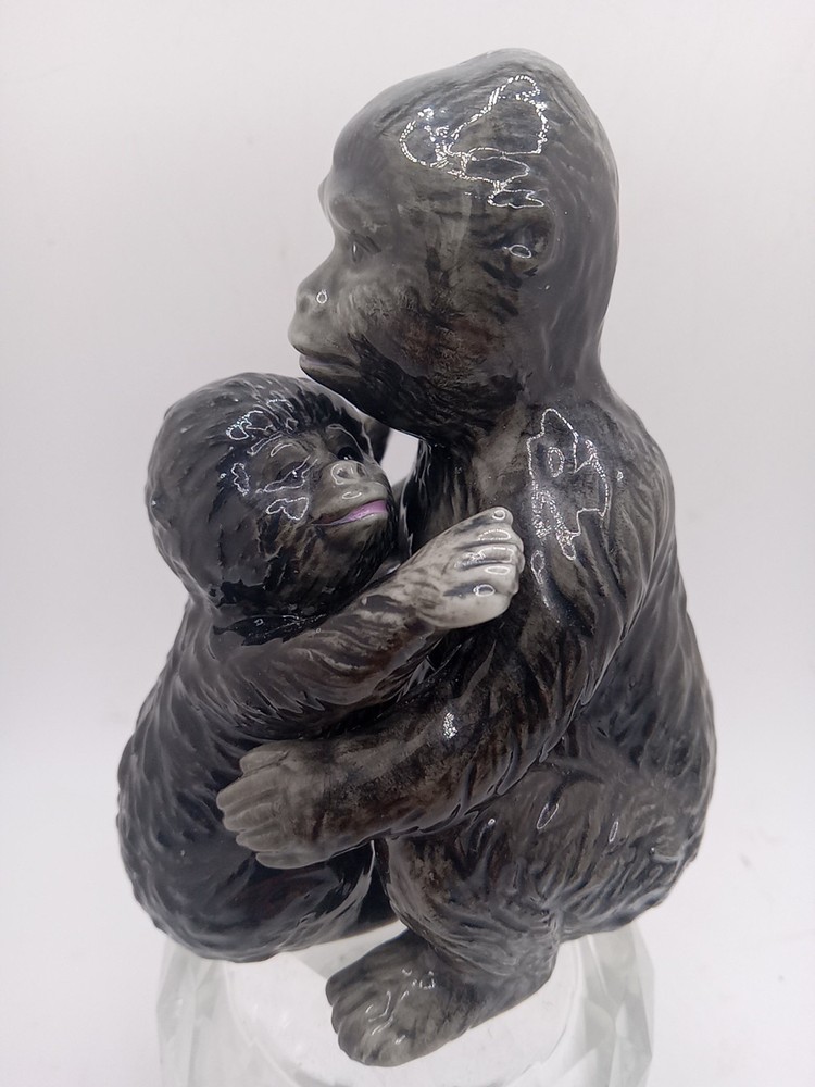 Pacific trading Gorilla & Baby Magnetic Salt and Pepper Set