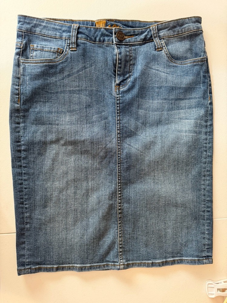 Kut From The Kloth Med Light Wash Denim Skirt Midi Woman’s 8