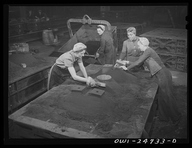 Buffalo New York 1943 Symington-Gould mold department women workers sand molds