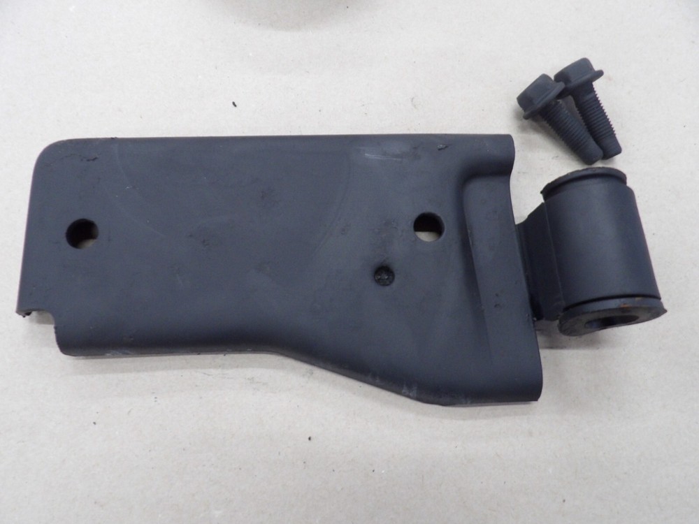 AW4 Automatic Transmission Exhaust Mounting Bracket Jeep Cherokee 1997-2001