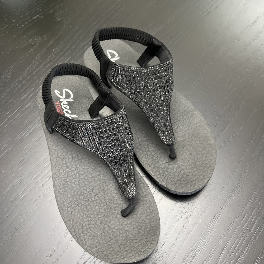 SKECHERS Yoga Foam Flip Flop Sandal Women Sz 8 Black Rhinestone Flat Slip-On New