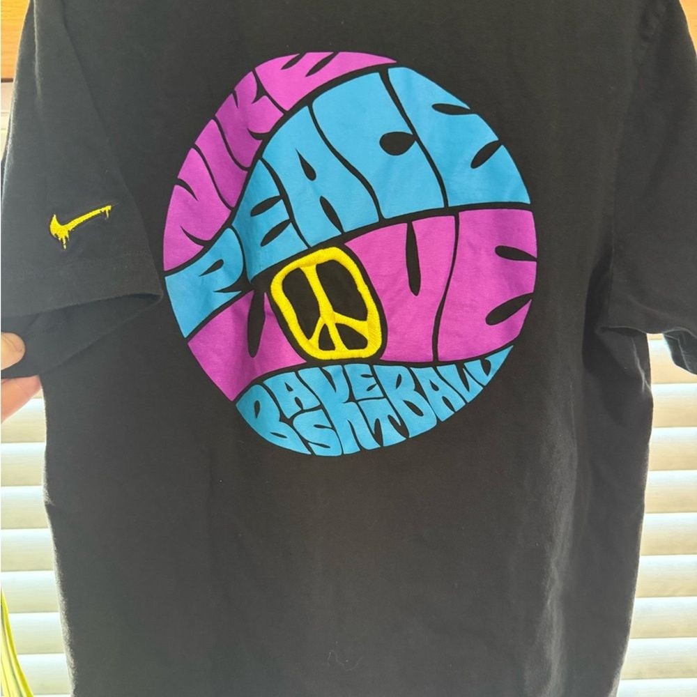 Nike Peace Graphic T-Shirt Men’s Large Black Colorful Retro Basketball Tee