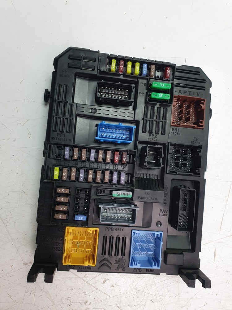 983288028000 Relay Box / Fuses / 1431060 For Opel Grandland X 120Th Anniversary