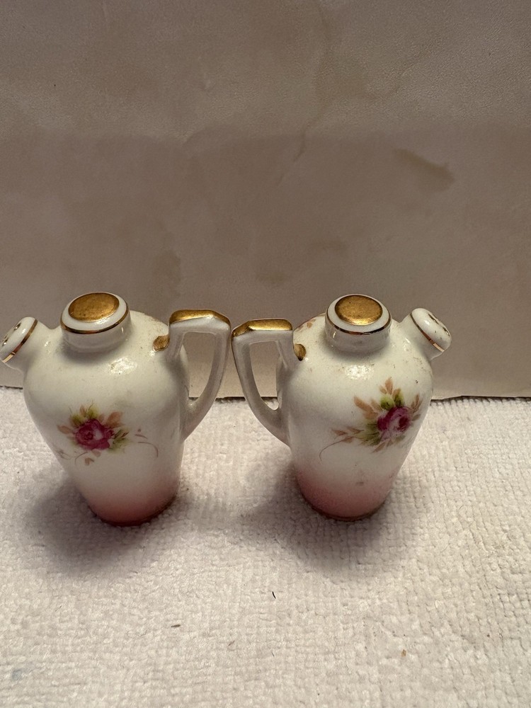 Vintage Ceramic Salt & Pepper Shakers.3.0” tall.Occupied Japan.