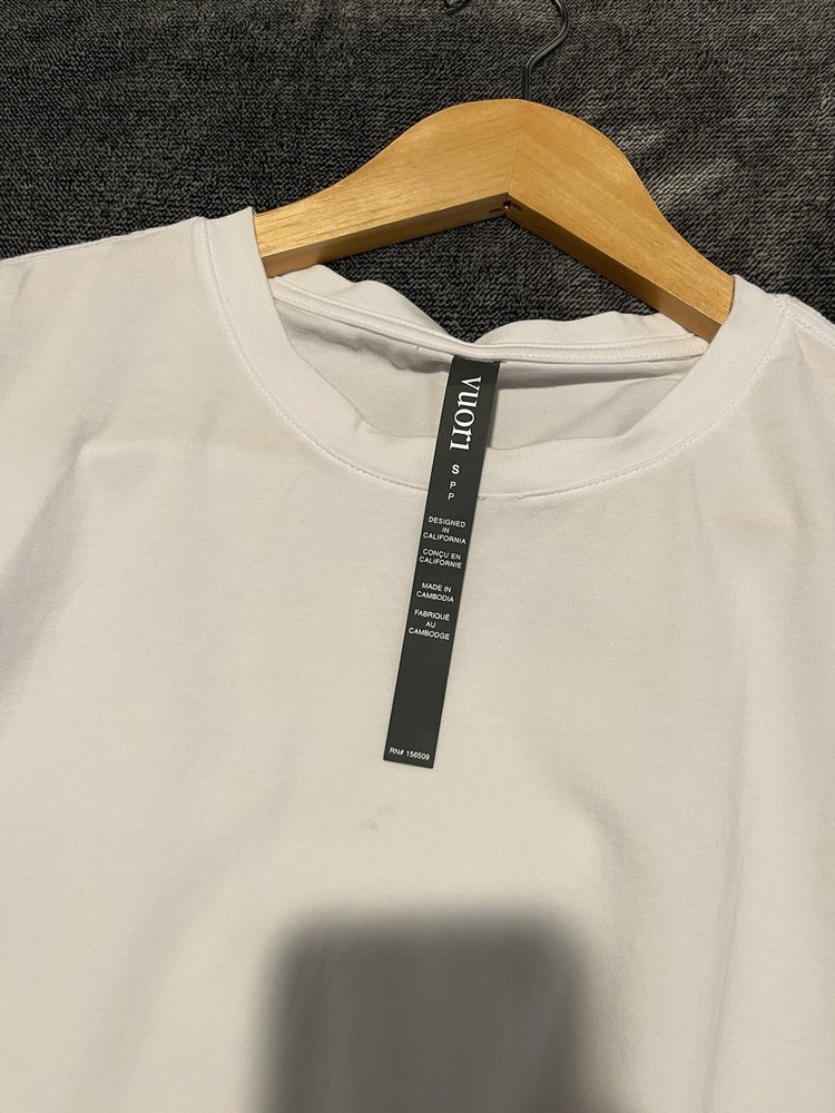 Vuori Men’s White Short Sleeve Crew Neck T-Shirt Size Small – Minor Stains