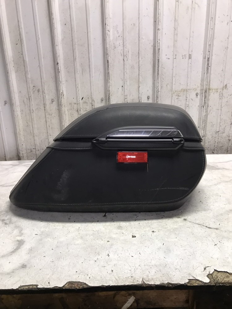 09 Yamaha XVS920 XVS 950 A V Star Right Saddlebag Saddle Bag