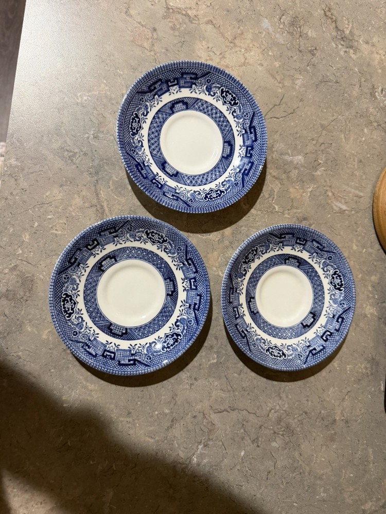 Churchill England Blue Willow Saucer Plates 5.5