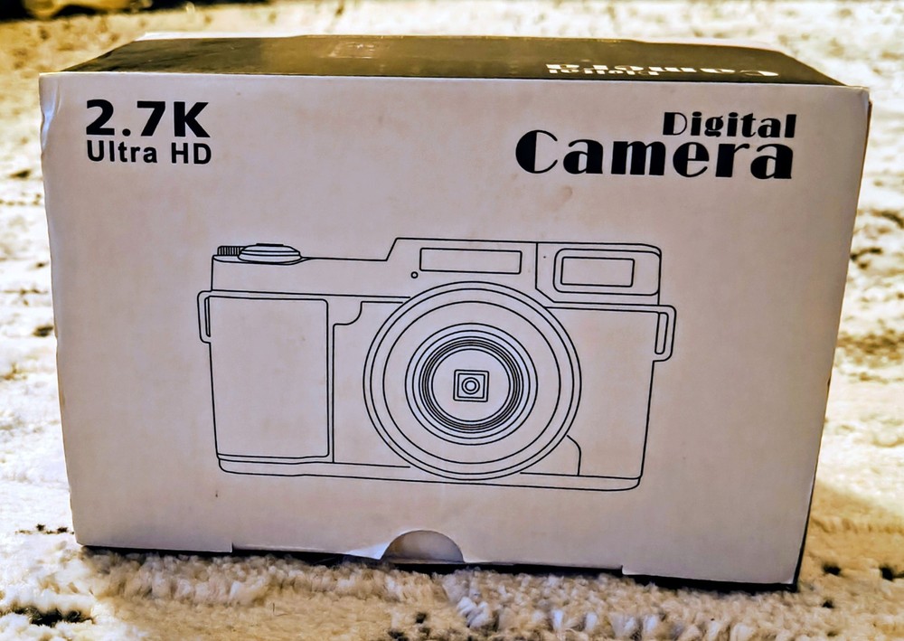 2.7K Ultra HD Vlogging Camera 3' Screen 4X Zoom 30MP Resolution