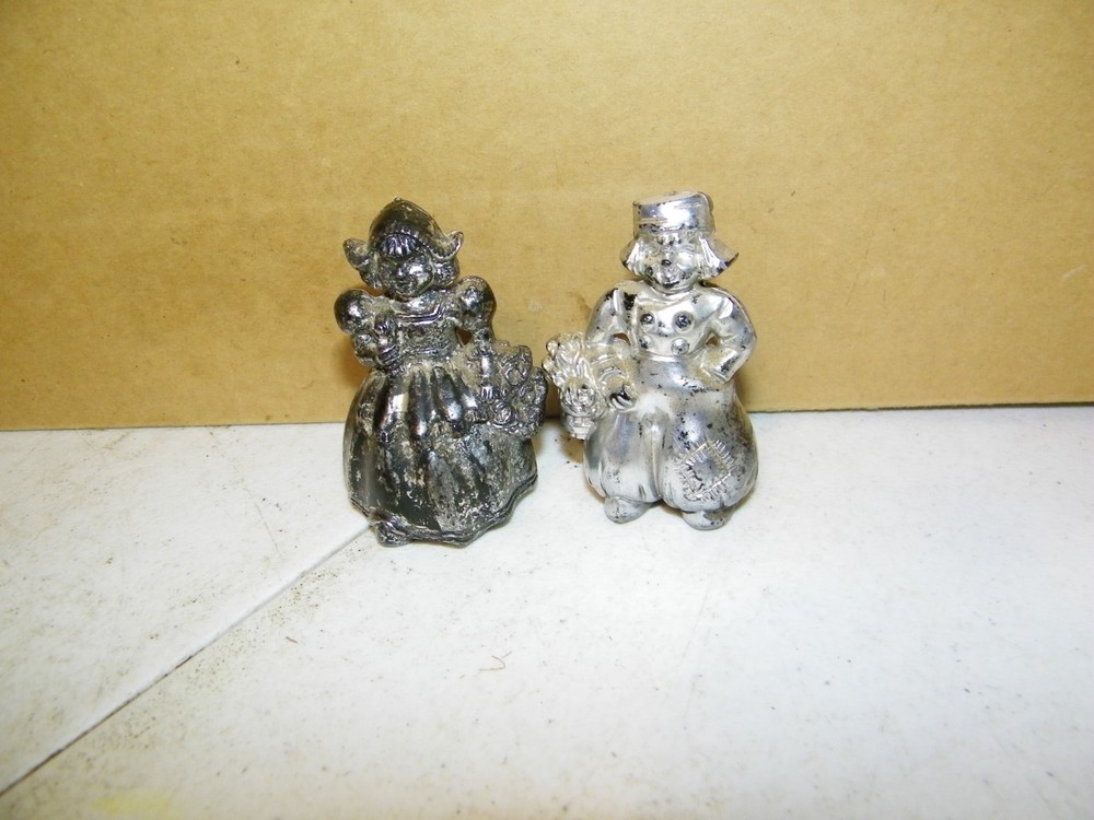 Vintage Plastic Dutch Boy & Girl Salt and Pepper Shaker Set