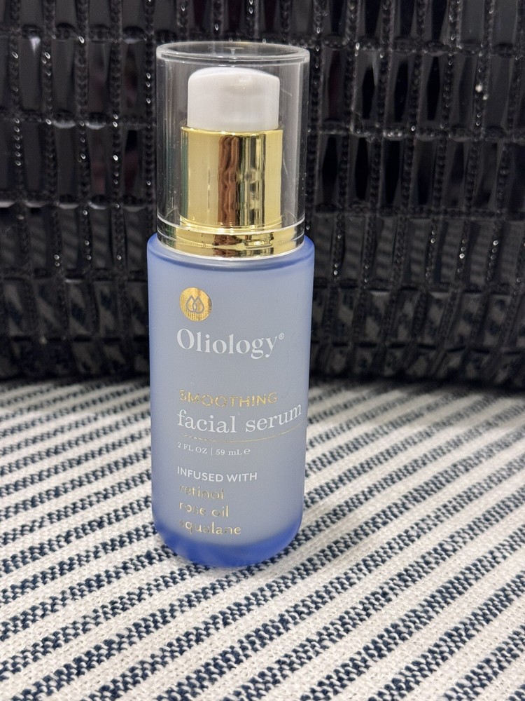 OLIOLOGY SMOOTHING FACIAL SERUM INFUSED WITH RETINOL &  ROSE OIL 2 fl oz. NEW!