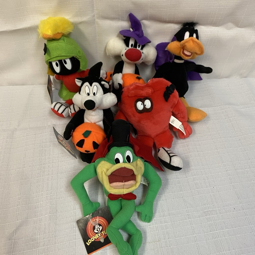Lot of 6 Vintage Looney Tunes Mini Bean Bag Plush In Halloween Costumes