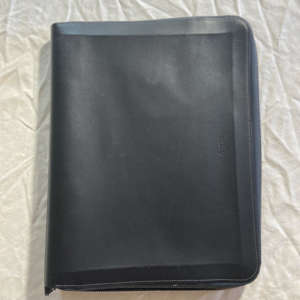 Bellroy Black Leather Portfolio 10x12.5 Inch | Zipper Closure Executive Document
