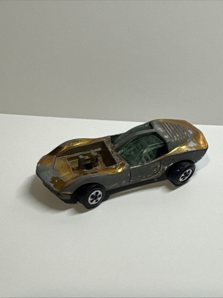 Johnny Lightning Topper Vintage Vicious Vette Bright Gold Diecast car