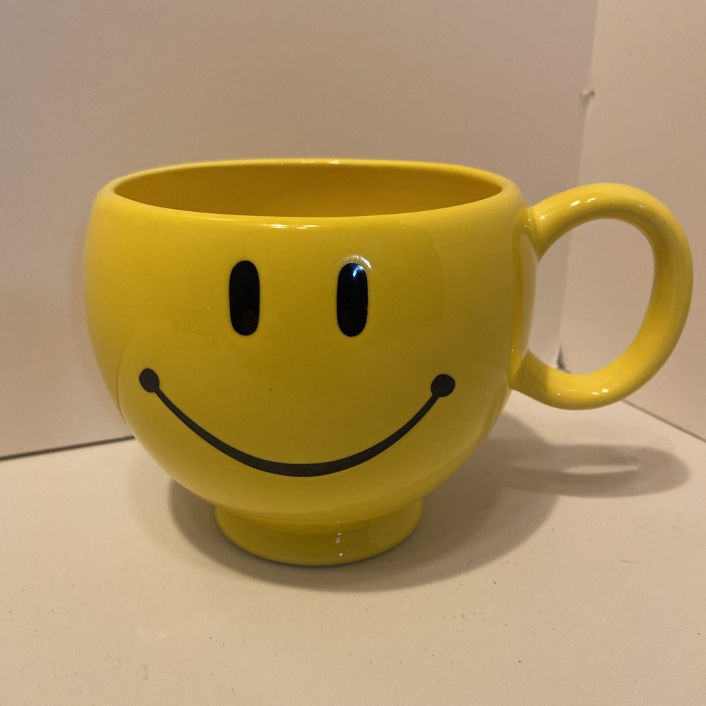 Teleflora Smile Smiley Face Mug Cup Coffee Tea Large Happy Face Vintage. 20 Oz