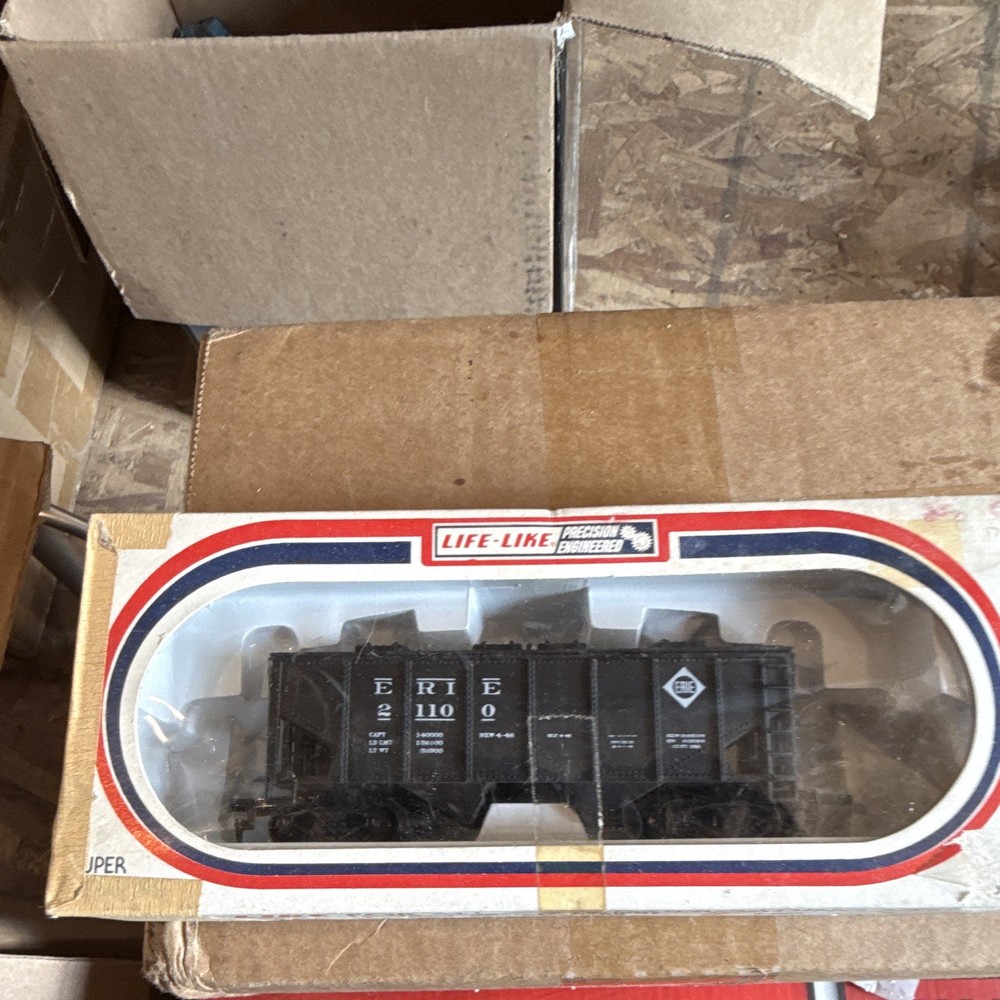 Life-Like Erie HO Freight Car Black Painted Plastic Transportation Model