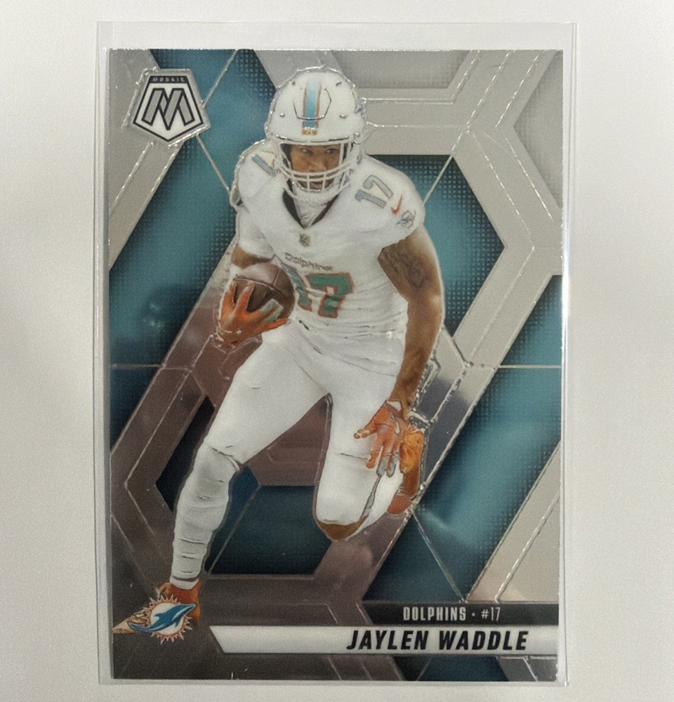2025 Mosaic Football - Jaylen Waddle - Miami Dolphins - Base - #155