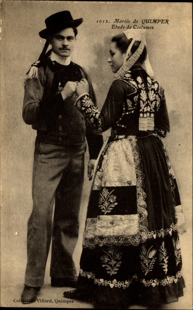 Ethnic costume France ~ Maries de Quimper ~ Etude de Costumes ~ c1910 postcard