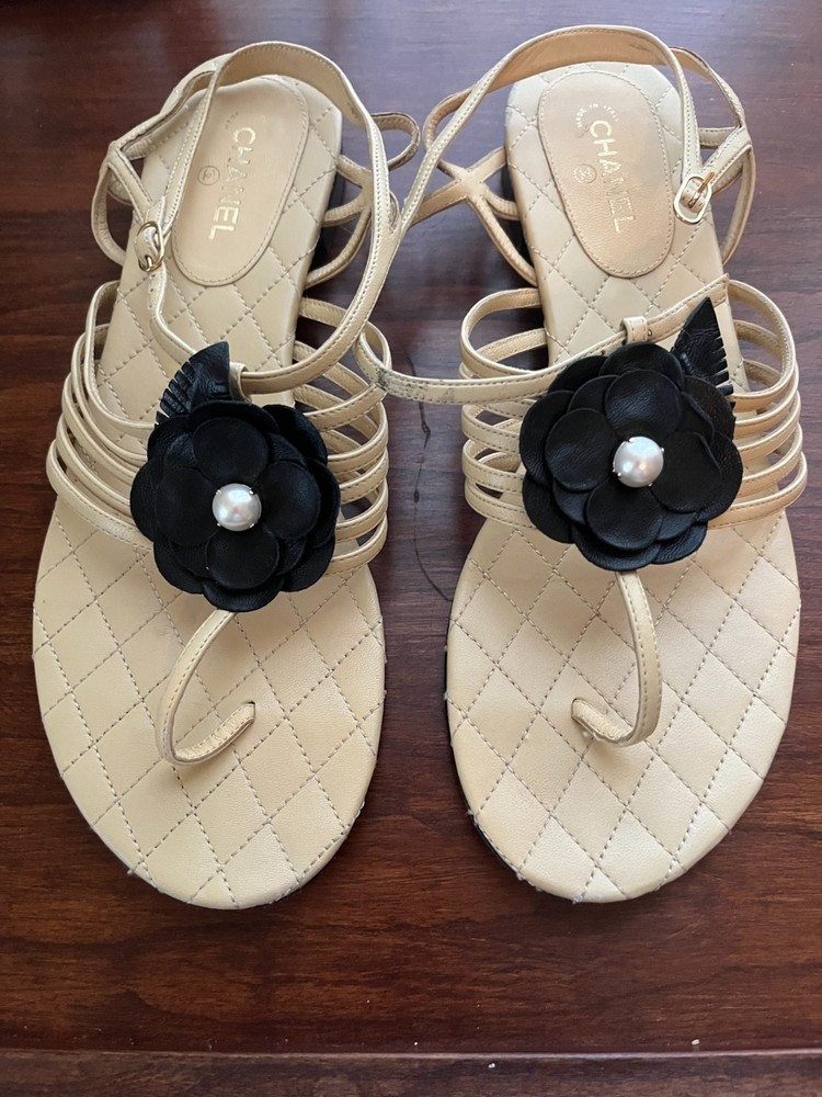 Chanel size 38.5 camellia flower beige and black sandals